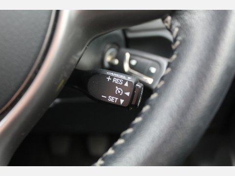 Toyota Yaris VVT-I ICON 16