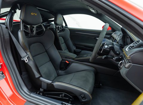 Porsche Cayman GT4 (718) 14