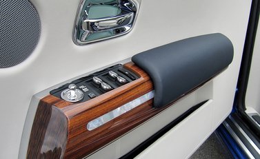 Rolls-Royce Phantom Drophead Coupe 2