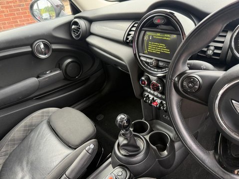 Mini Hatch 1.5 Cooper Euro 6 (s/s) 3dr 16