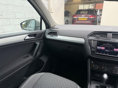 Volkswagen Tiguan 2.0 TDI SE Navigation DSG 4Motion Euro 6 (s/s) 5dr 37