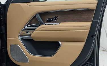 Land Rover Range Rover D350 AUTOBIOGRAPHY LWB 27