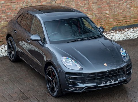 Porsche Macan Turbo 8