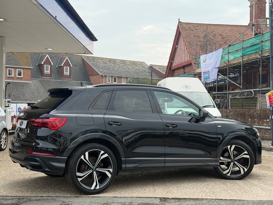 Audi Q3 TFSI S LINE EDITION 1 