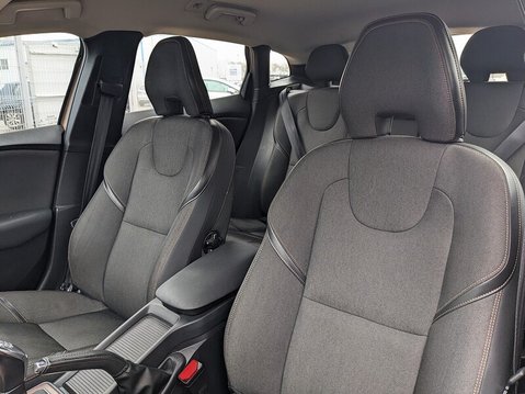 Volvo V40 D2 CROSS COUNTRY SE 15