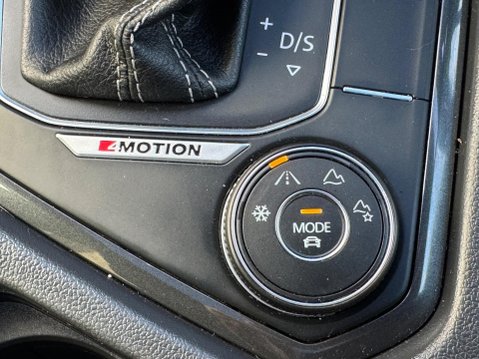 Volkswagen Tiguan 2.0 TDI R-Line DSG 4Motion Euro 6 (s/s) 5dr 47