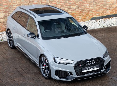 Audi RS4 Avant 8