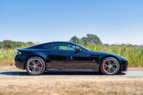 Aston Martin Vantage S V12 Manual 4