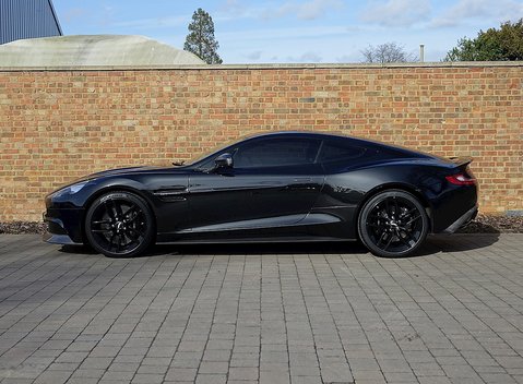 Aston Martin Vanquish Carbon Edition 10