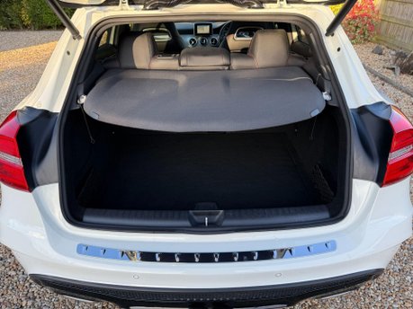 Mercedes-Benz GLA 2.1 GLA220d AMG Line (Premium Plus) SUV 5dr Diesel 7G-DCT 4MATIC Euro 6 (s/ 22