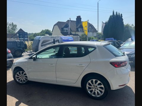 SEAT Leon 1.6 TDI CR SE Euro 5 (s/s) 5dr 4