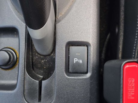 Toyota Auris 1.8 VVT-h T Spirit Hatchback 5dr Petrol Hybrid CVT Euro 5 (s/s) (136 ps) 26