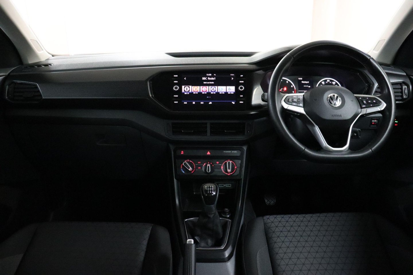 2019 Volkswagen T-Cross — image 35