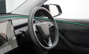 Tesla Model Y PREMIUM LONG RANGE AWD GROK AI Rear Screen Heated & Vented Seats 1 Owner VQ 22