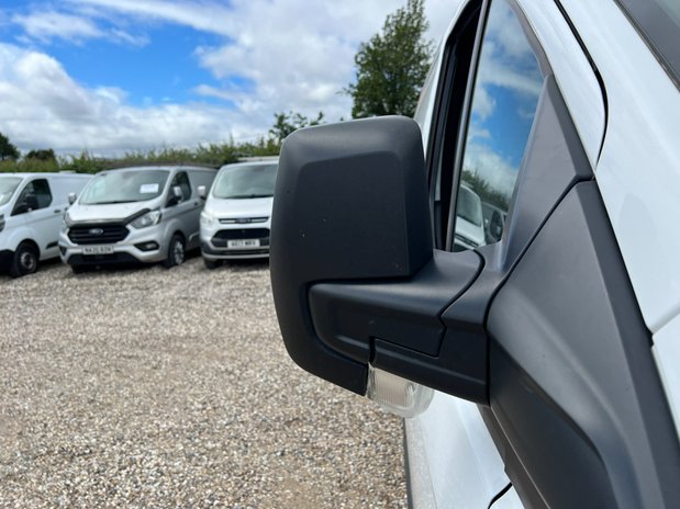 Ford Transit Custom LWB L2H1 Low Roof Leader 320 Air Con EURO 6 NO VAT 18