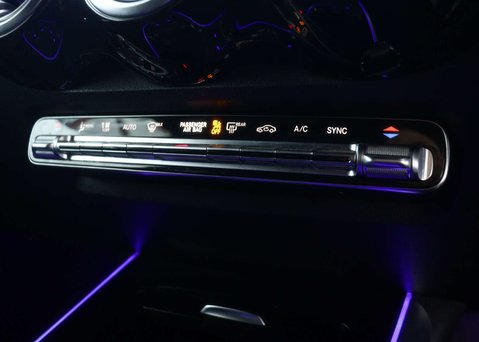Mercedes-Benz GLB 1.3 GLB200 AMG Line (Premium) SUV 5dr Petrol 7G-DCT Euro 6 (s/s) (163 ps) 33