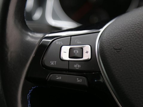 Volkswagen Golf 35.8kWh e-Golf Auto 5dr 11