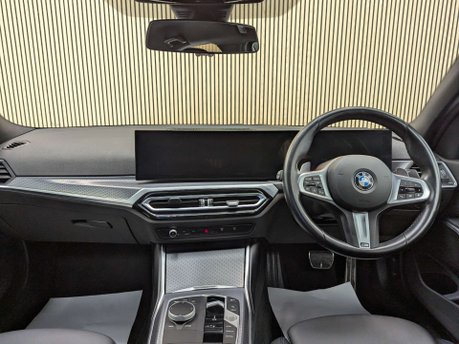 BMW 3 Series 2.0 320i M Sport Auto 4dr 52