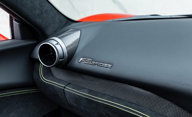 Ferrari F8 Spider 26