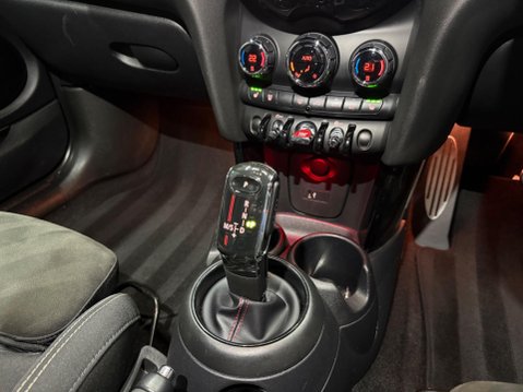 Mini Hatch 2.0 Cooper S Sport Steptronic Euro 6 (s/s) 3dr 21