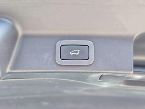 2017 Jaguar F-PACE thumbnail 22