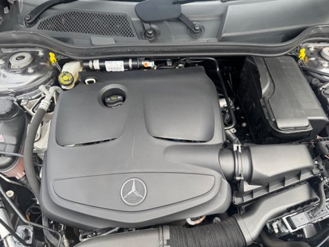 Mercedes-Benz GLA Class GLA 180 URBAN EDITION 23