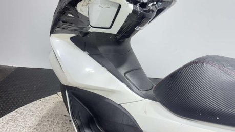 Honda PCX 2015 WW SPARES OR REPAIR PROJECT LEARNER SCOOTER 125CC BIKE 7