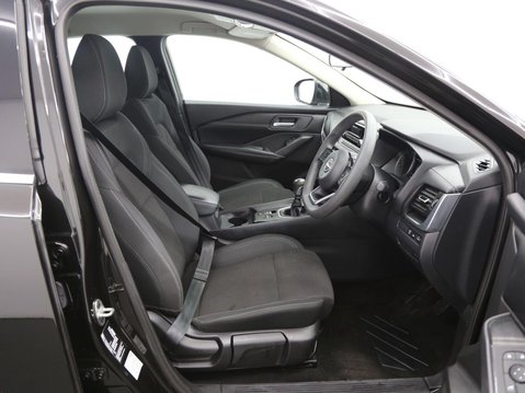 Nissan Qashqai 1.3 DIG-T MHEV Visia Euro 6 (s/s) 5dr 20