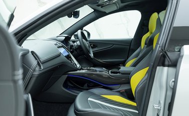 Aston Martin DBX 707 15