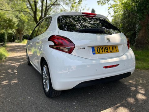 Peugeot 208 PURETECH S/S SIGNATURE 19