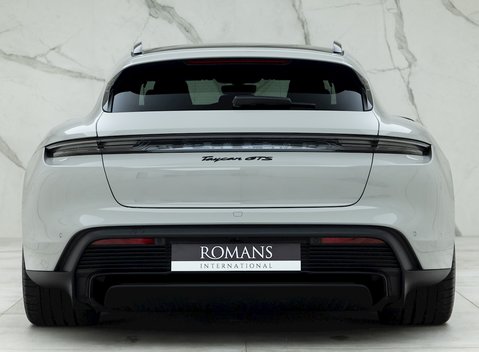 Porsche Taycan GTS Sport Turismo 4