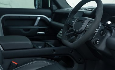 Land Rover Defender 90 V8 P525 URBAN 13