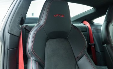 Porsche 911 Carrera GTS (992) 13