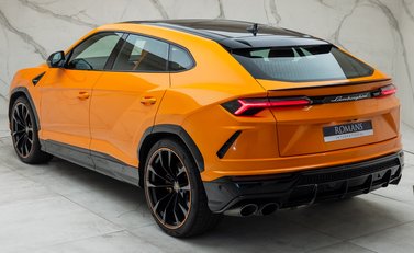 Lamborghini Urus Pearl Capsule 12