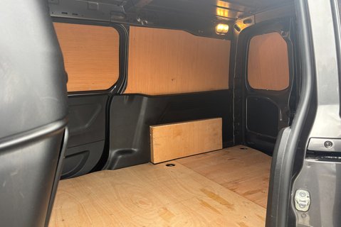 Vauxhall Combo L2H1 2300 100ps Pro Panel Van - Sat Nav / Rear Camera 9