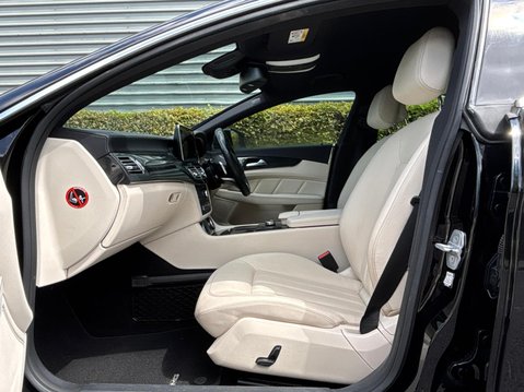 Mercedes-Benz CLS CLS220 D AMG LINE 17