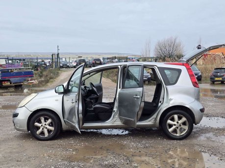 Nissan Note 1.6 16v SE Hatchback 5dr Petrol Automatic (166 g/km, 109 bhp) 11