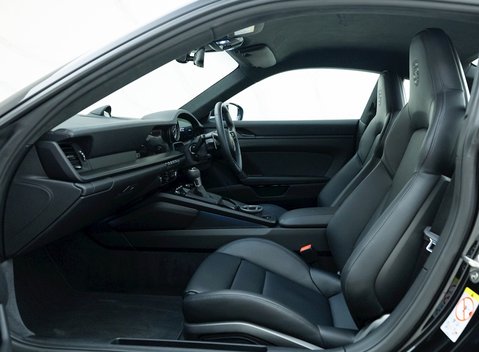 Porsche 911 (992) GT3 Touring 12