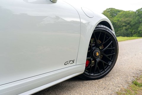 Porsche 911 3.8 911 Carrera GTS PDK 7