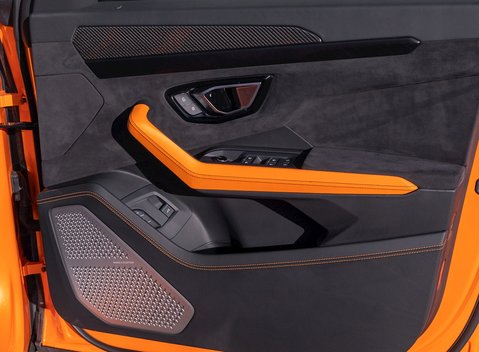 Lamborghini Urus Pearl Capsule 24