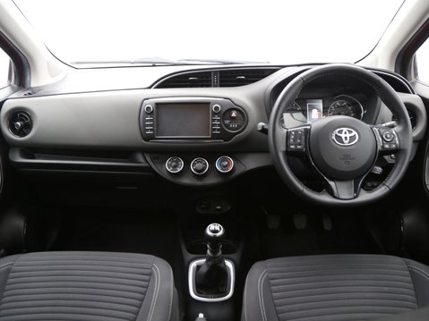 Toyota Yaris 1.5 VVT-i Icon Tech Euro 6 5dr 9