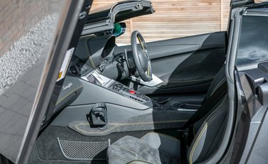 Lamborghini Aventador S LP740-4 Roadster 15