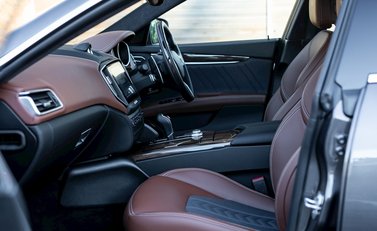 Maserati Ghibli GranLusso 15