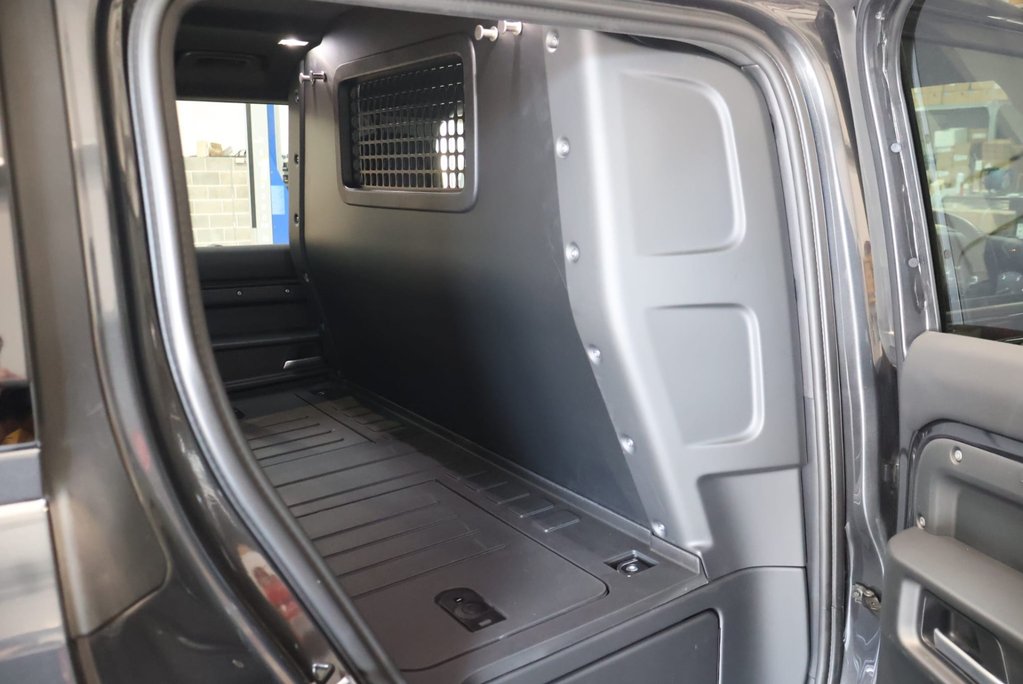 Land Rover Defender 110 2023 D300 HARD TOP X-DYNAMIC  24