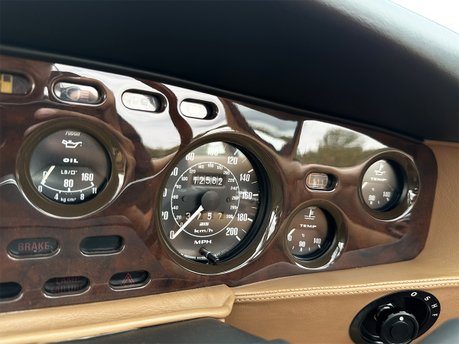 Aston Martin V8 VOLANTE 65