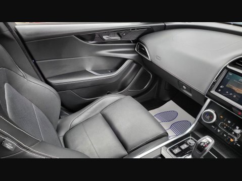 Jaguar XE R-DYNAMIC BLACK MHEV 27