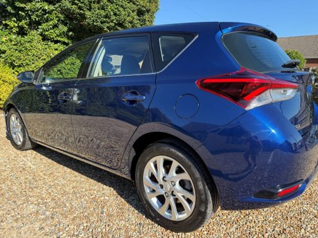 Toyota Auris 1.2 VVT-i Icon CVT Euro 6 (s/s) 5dr 10