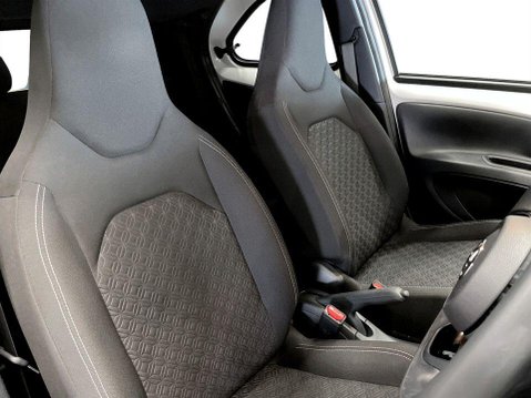 Toyota Aygo X 1.0 VVT-i Edge Hatchback 5dr Petrol Manual Euro 6 (s/s) (72 ps) DAB Radio - 11