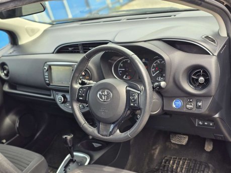 Toyota Yaris 1.5 VVT-h Design Hatchback 5dr Petrol Hybrid E-CVT Euro 6 (s/s) (100 ps) 36