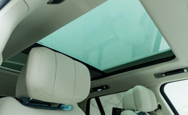 Land Rover Range Rover P550e Autobiography 12